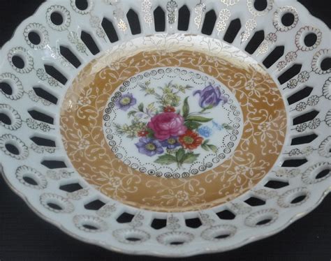 Vintage Lace Edge Decorative Cabinet Plates With Floral Decor And Gilt