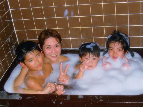 A Crowded Bath Tub 日本 J S™ Flickr