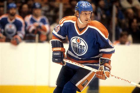 wayne gretzky rookie card makes history sells for 1 3 million