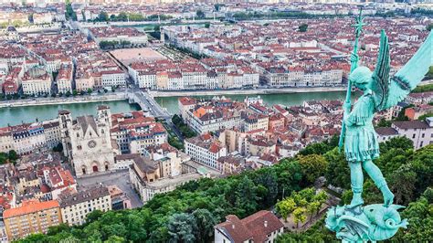 Five reasons to live in Lyon, France | FT Property Listings