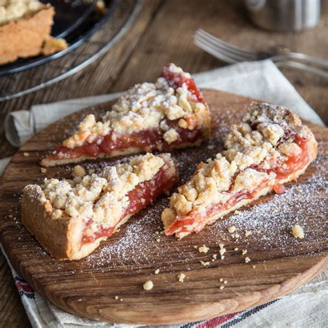 Kuchen mürbeteig für obstkuchen mit mandelaroma. Erst der blättrige Mürbeteig, dann die saftige Füllung aus ...