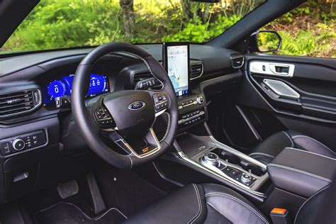 Learn about exterior touches and interior performance features like active and because it was built for the active lifestyle, you can also expect an interior space that accommodates the kids, the dog, the sports equipment. 2020 Ford Explorer Interior Colors