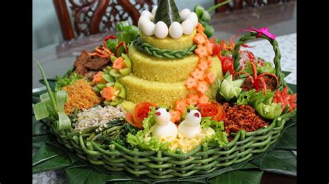 Olahan nasi yang dipakai umumnya berupa resep nasi kuning , meskipun kerap juga digunakan nasi putih biasa atau resep nasi uduk. 35+ Trend Terbaru Cara Menghias Tumpeng Yang Sederhana ...