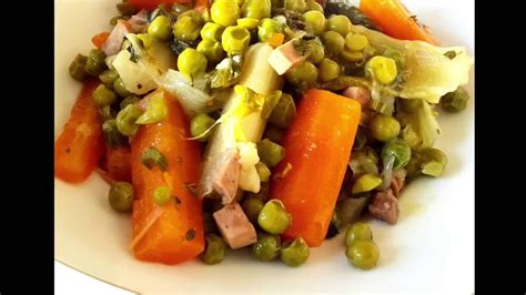 Verser dans un plat allant au four et couvrir de fromage râpé Jardinière de légumes - YouTube