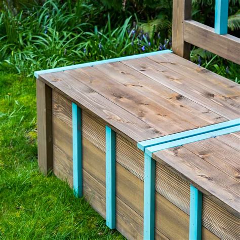 These wooden storage benches with back require a bit of extra woodworking skills. DIY Outdoor Storage Bench - The Handyman's Daughter
