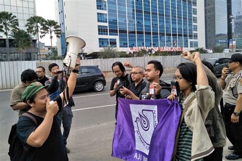 Aku selalu datang tepat waktu karena memang aku disiplin orangnya. Cara Bekerja Di Kantor Kecam : Kl Un9djrbmrmm - fvb-nwxl6