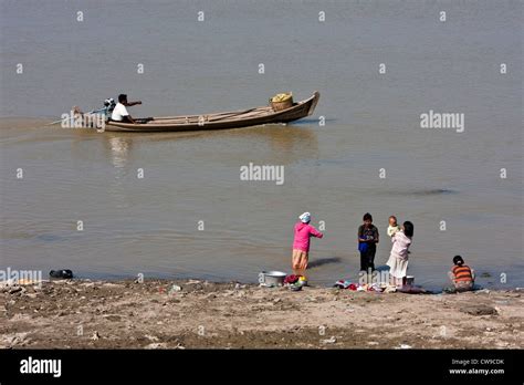 Myanmar Burma Bagan Ayeyarwady Irrawaddy River Scene Women Doing