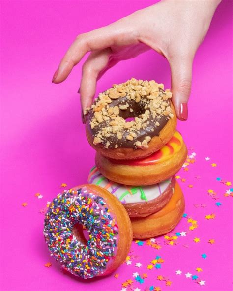 Fotografía De Producto De Donas Con Manos Donuts Donuts Mini Donuts