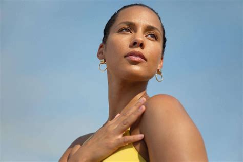 Why Alicia Keys Is Shaking Off Her No Makeup Label With A New Clean