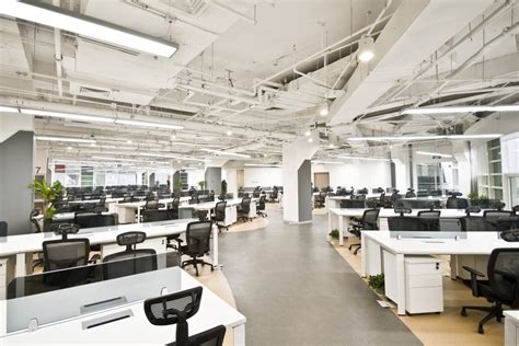 While most open plan offices will while open plan offices may appear to have no uniform design, they are specifically planned out to increase communication while still maintaining. Essential Open Office Design Do's and Don'ts | Loftwall