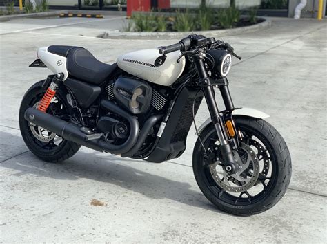 Street rod is an impressively loaded model with twin front and single rear disc brake. My Cafe Rod 750/ Street Rod 750 : Harley