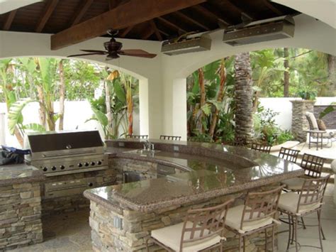 An outdoor kitchen will make your home the life of the party. outdoor kitchen bar | Outdoor Kitchen And Bar For Your ...