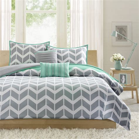 Sometimes a lightweight bedspread isn't warm enough and needs to be replaced with a queen or king comforter set on chilly nights and mornings. BEAUTIFUL GREY TEAL BLUE GREEN STRIPE MODERN CHEVRON SPORT ...