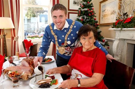 In the uk, the main christmas meal is usually eaten at lunchtime or early afternoon on christmas day. Inspirational Irish mum cooks 300 Christmas dinners for homeless and lonely - Irish Mirror Online