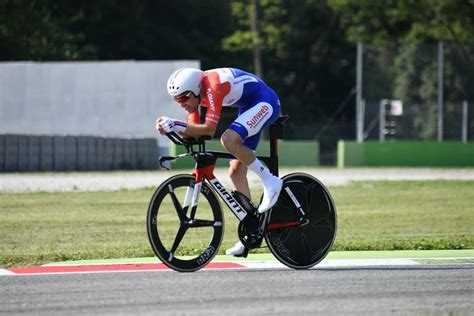 Дюмулен том / tom dumoulin. Tom Dumoulin to change bikes on mat in Worlds TT Bergen ...