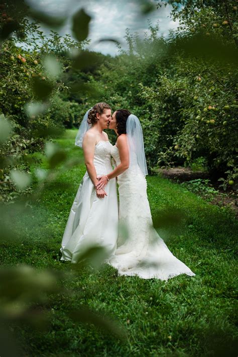 Pin By Jayne Jones On Two Brides Lesbian Bride Lesbian Wedding Photography Lesbian Wedding