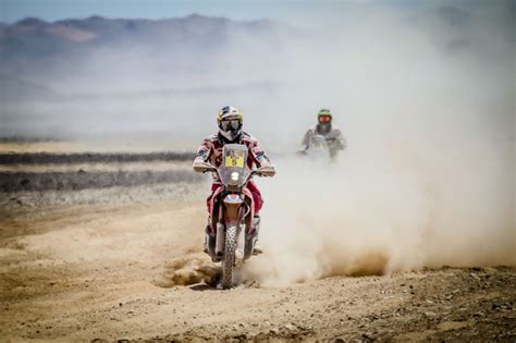 la honda crf450 rally y joan barreda siguen ganando etapas en el dakar honda motos web oficial