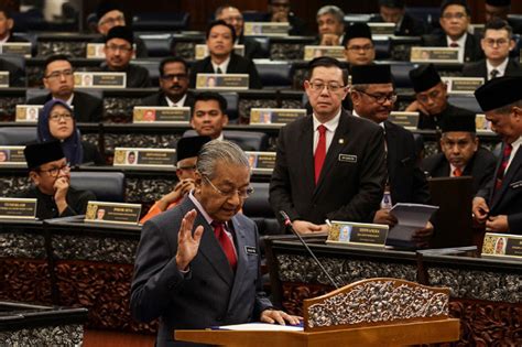 The bicameral parliament consists of the dewan rakyat (house of representatives) and the dewan negara (senate). Malaysia's Parliament Convenes With UMNO in Unfamiliar ...