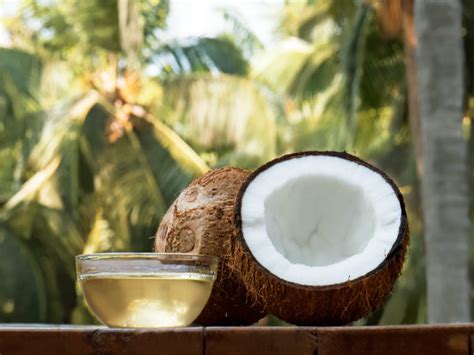Untuk mengatasinya, anda dapat membersihkan pot tanah liat menggunakan cuka. 11 Manfaat Kesehatan Cuka Kelapa yang Jarang Diketahui