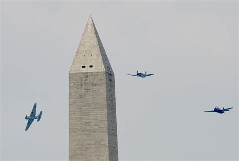 Vintage World War Ii Planes Fly Over Dc One Makes Unexpected Landing