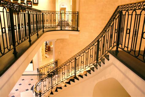 You get 15′ of cypress and pine branches to make one arrange the greenery above and below the banister railing to cover the zip tie. Styles and Designs of Stair Railing Ideas