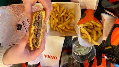 Vicio Triunfa En Zaragoza Con Las Smash Burgers De Aleix Puig