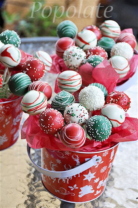 These christmas cake pops will easily be the star of all your holiday desserts (and they might become your favorite cake pop recipe, too!). Christmas cake pops - Popolate