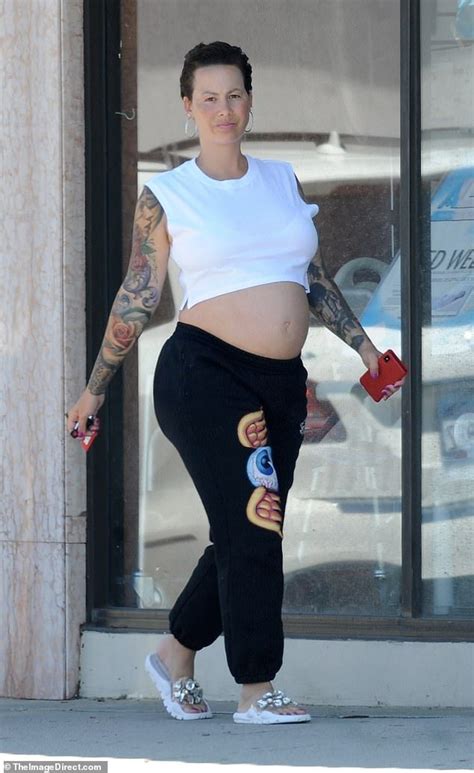 Amber Rose Goes Make Up Free And Proudly Displays Her Baby Bump Amber