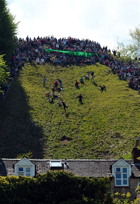Gallery Cheese Rolling In Gloucestershire Metro Uk