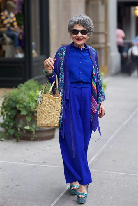 Мода для пожилых женщин после 60 63 фото одежда для 60 летних дам older women fashion