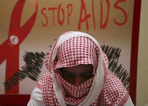 علاقات محرمة مع ممرضة سعودية تصيب 4 موظفين بالإيدز أريبيان بزنس