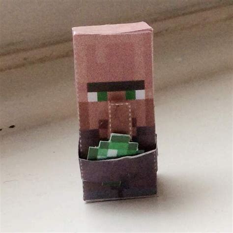 Papercraft Mini Villager With Items Paper Crafts Mini Minecraft