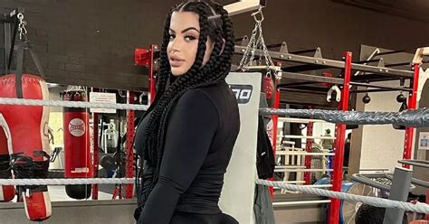 Model With Biggest Butt On Onlyfans Wows In Tight Gym Wear As She