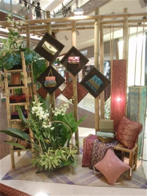 Ramadan home decor that you can make using used cardboard. Borneotip: Raya Decoration 2012 @ The Gardens Mall