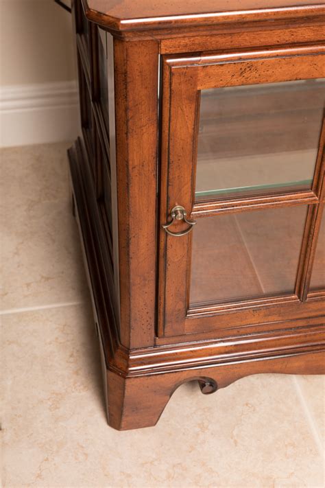 Thomasville Curio Cabinet End Table Ebth