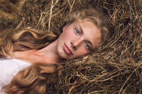 Blue Eyes Woman Blonde Lying Down Freckles Face Model Girl