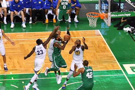 Lengthy winning streaks collide saturday night when the golden state warriors visit the boston celtics in a nationally televised game. NBA: Golden State Warriors - Boston Celtics