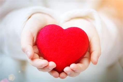 קרדיומיופתיה משוחררת (dcm) היא כאשר היכולת של הלב לשאוב דם מופחת משום שתא השאיבה העיקרי שלו, החדר השמאלי, מורחב ומוחלש. התקף לב בגיל צעיר - גורמים וטיפול | העיקר הבריאות