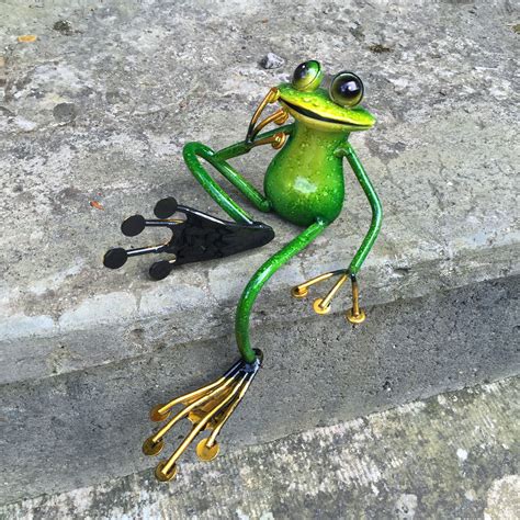 Shelf Sitting Frog Metal Sculpture In 2020 Metal Sculpture Frog Metal