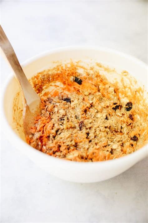 It's almost like you're having a slice of carrot cake for breakfast! Carrot Cake Baked Oatmeal Bars - The Healthy Maven
