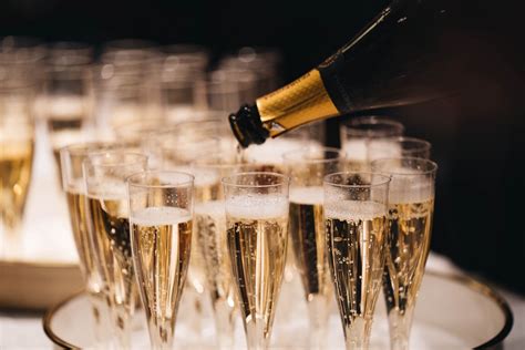 Pourquoi Vous Ne Devriez Pas Servir Votre Champagne Dans Des Flûtes