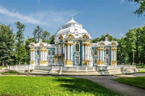 Обычно приезжала туда лишь на короткое время, когда ездила на экскурсии во дворцы. Город Пушкин - русский язык как иностранный