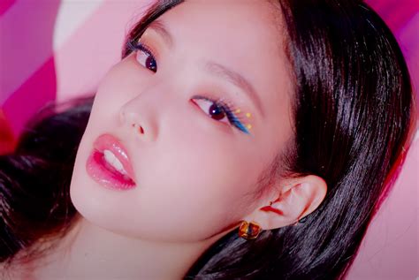 Ariana grande sent pal selena gomez the sweetest bouquet of flowers we've ever seen, in celebration of her new collab with blackpink. All the best beauty looks from Blackpink's 'Ice Cream ...