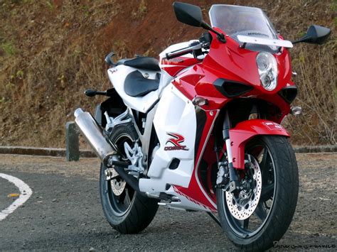 Hyosung first made its entry into the indian market in 2004 with a kinatic badge bikes of aquila 250 and comet 250, which were both quite popular but they exited the indian market and later came as dsk hyosung in 2012. DSK-HYOSUNG To Roll Out a 125cc Bike in India Soon