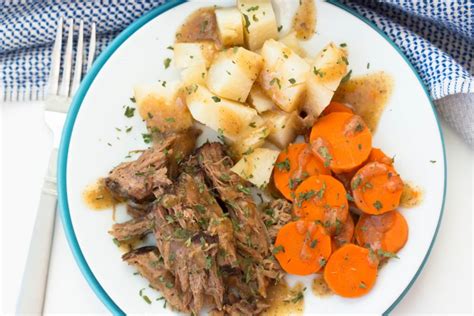 Return roast to pan, pour beef broth and optional red wine over roast. Roast Beef With Potatoes And Carrots Calories : Chili-Garlic Roasted Chicken with Potatoes ...