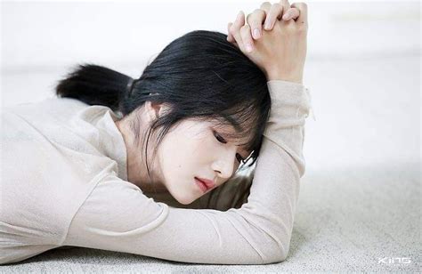 ᴛʜᴇ sᴛᴀʀ ʙᴇʜɪɴᴅ korean actresses korean actors funny poses seo ye ji its okay to not be okay