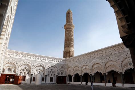 واحد من أقدم المساجد في الإسلام تعرف إلى الجامع الكبير في صنعاء