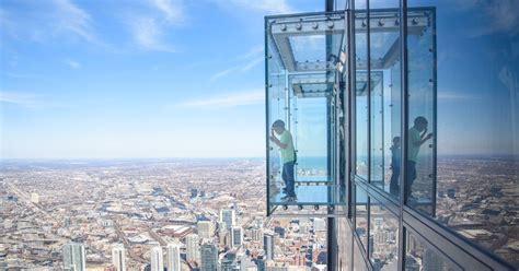 Coating Crack Temporally Closes Skydeck At Chicagos Willis Tower