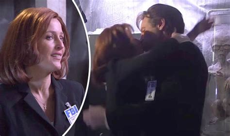 The X Files Watch Mulder And Scully Finally Make Out Tv And Radio