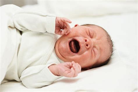 Kolka niemowlęca przyczyny objawy i leczenie PoradyFIT